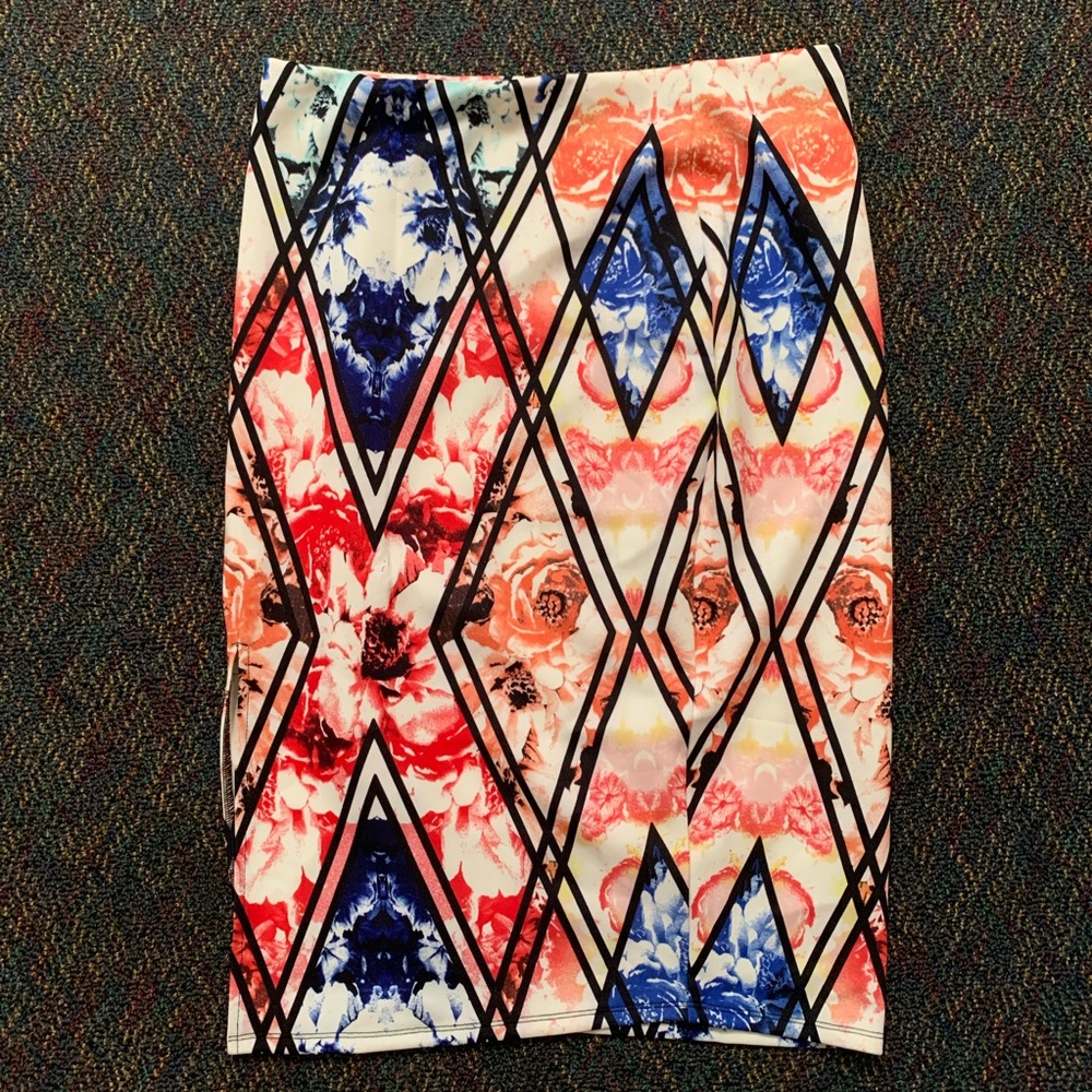 NWT Material Girl Floral Bodycon skirt / Sz XL